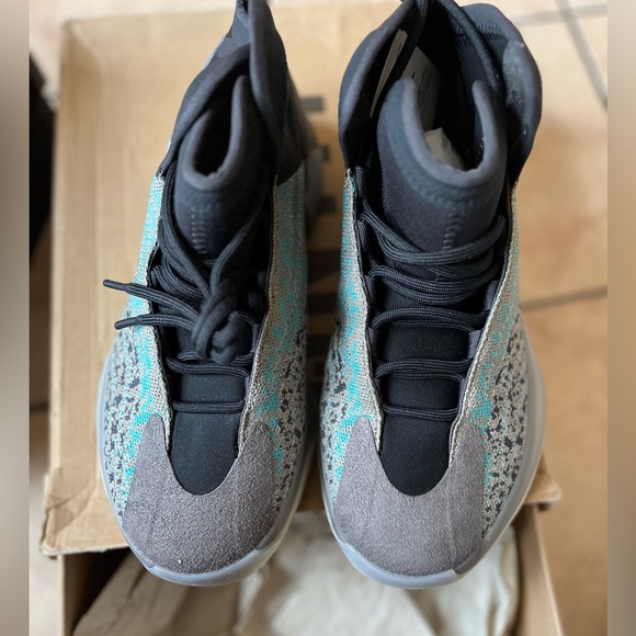 Adidas /Yeezy Qntm Teal size 9.5 ( brand new ) - Picture 3 of 8
